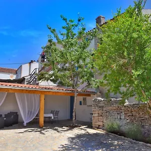 Casa Nini - Cozy House With Sauna And Indoor Jacuzzi Ferienhaus Šišan